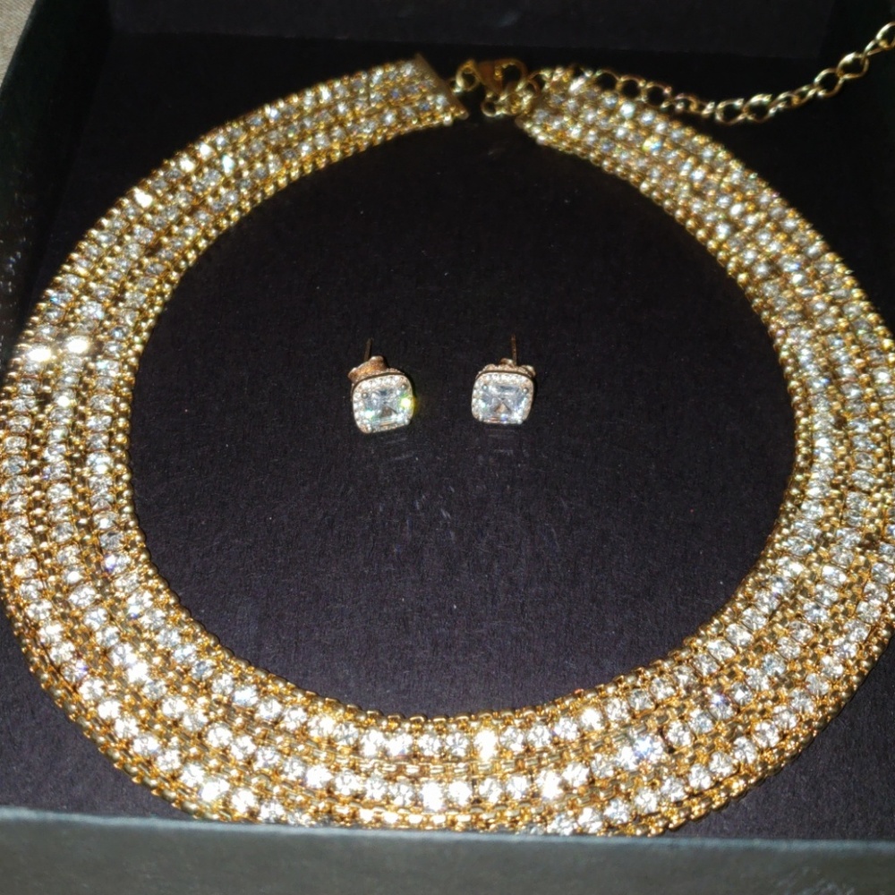 Choker and earrings